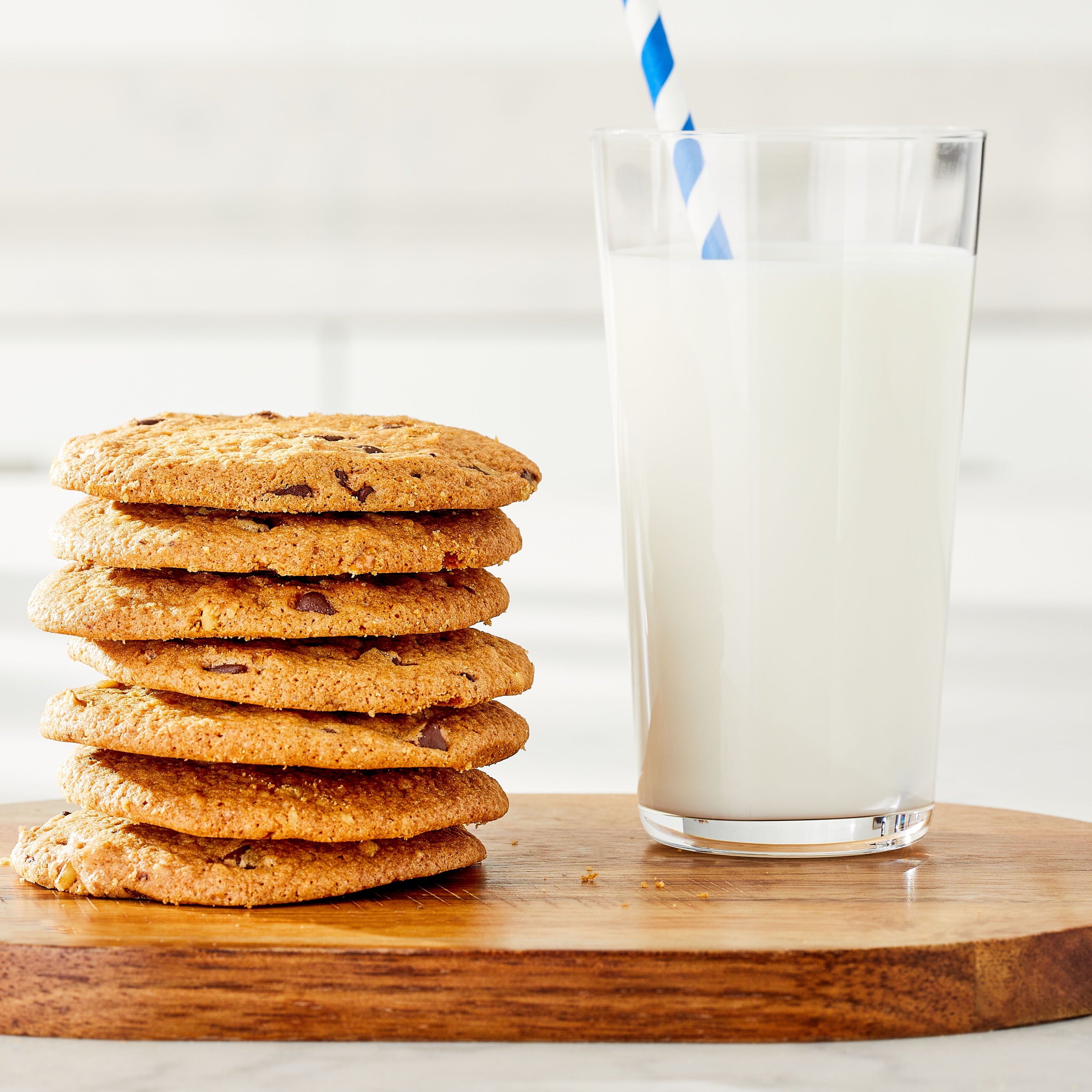 Thin & Crispy Chocolate Chip Walnut Cookies 6 Oz 8 Count Marketside