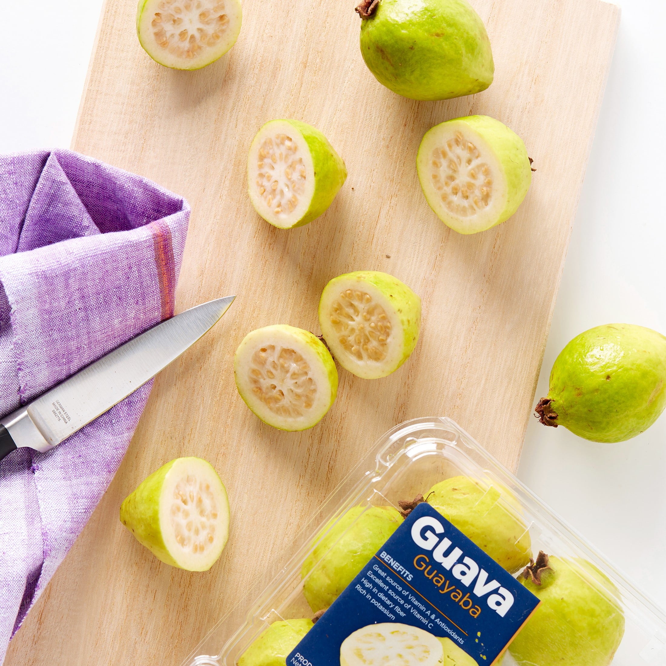 Fresh Guava 1 Lb Clamshell