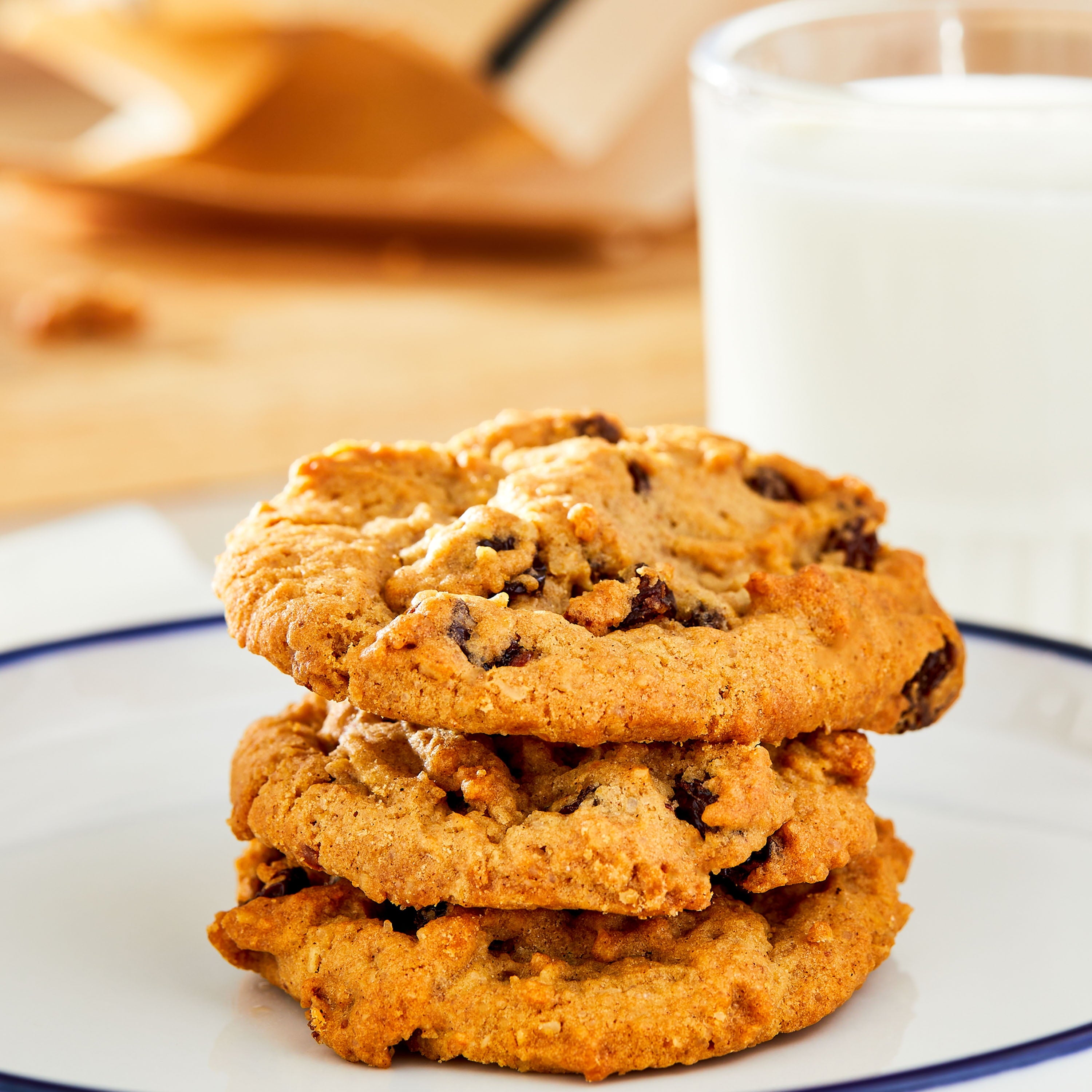 Decadent Oatmeal Raisin Baked Cookies 3.75 Oz 3 Count Marketside