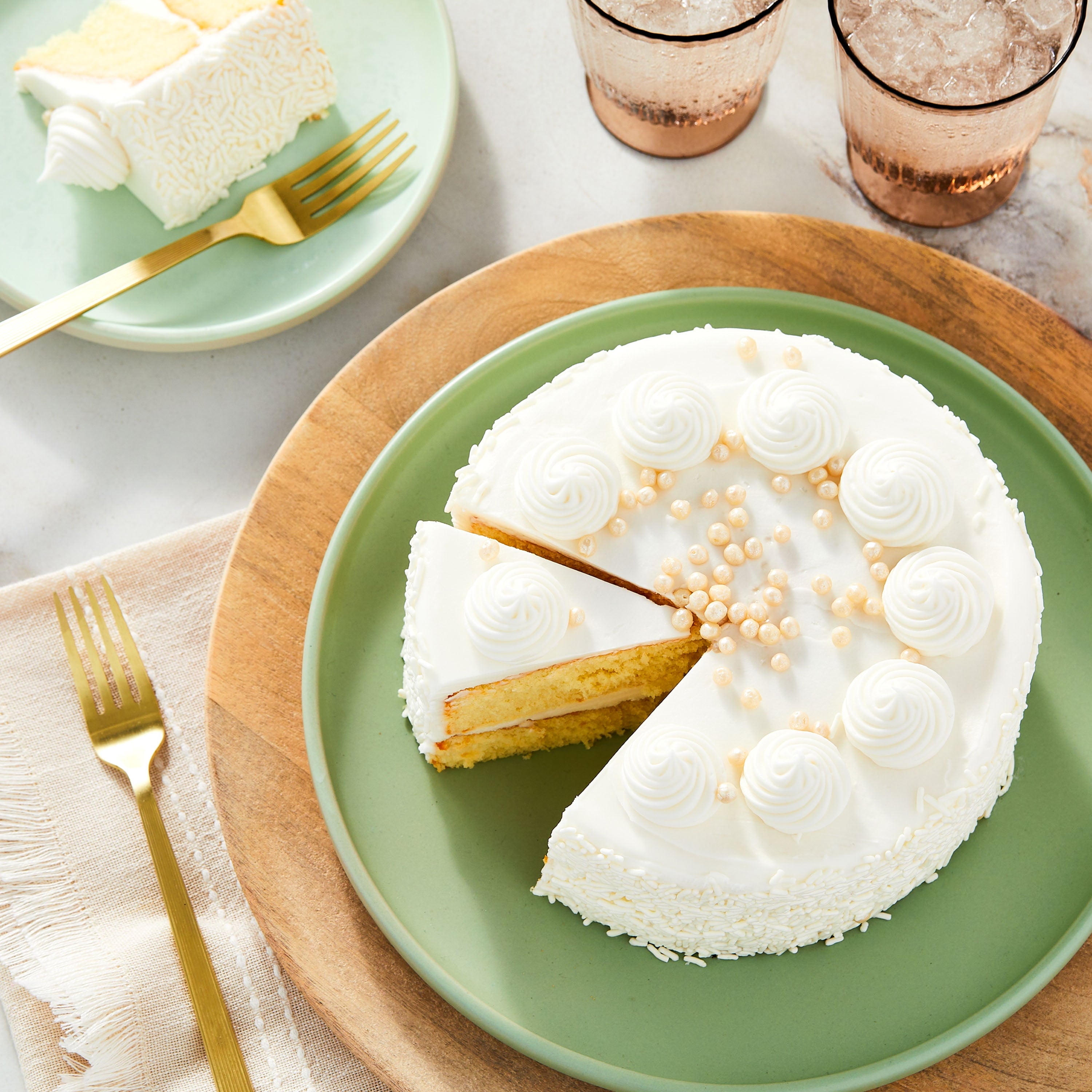 White Cake with Vanilla Buttercreme Icing 33 Oz Freshness Guaranteed