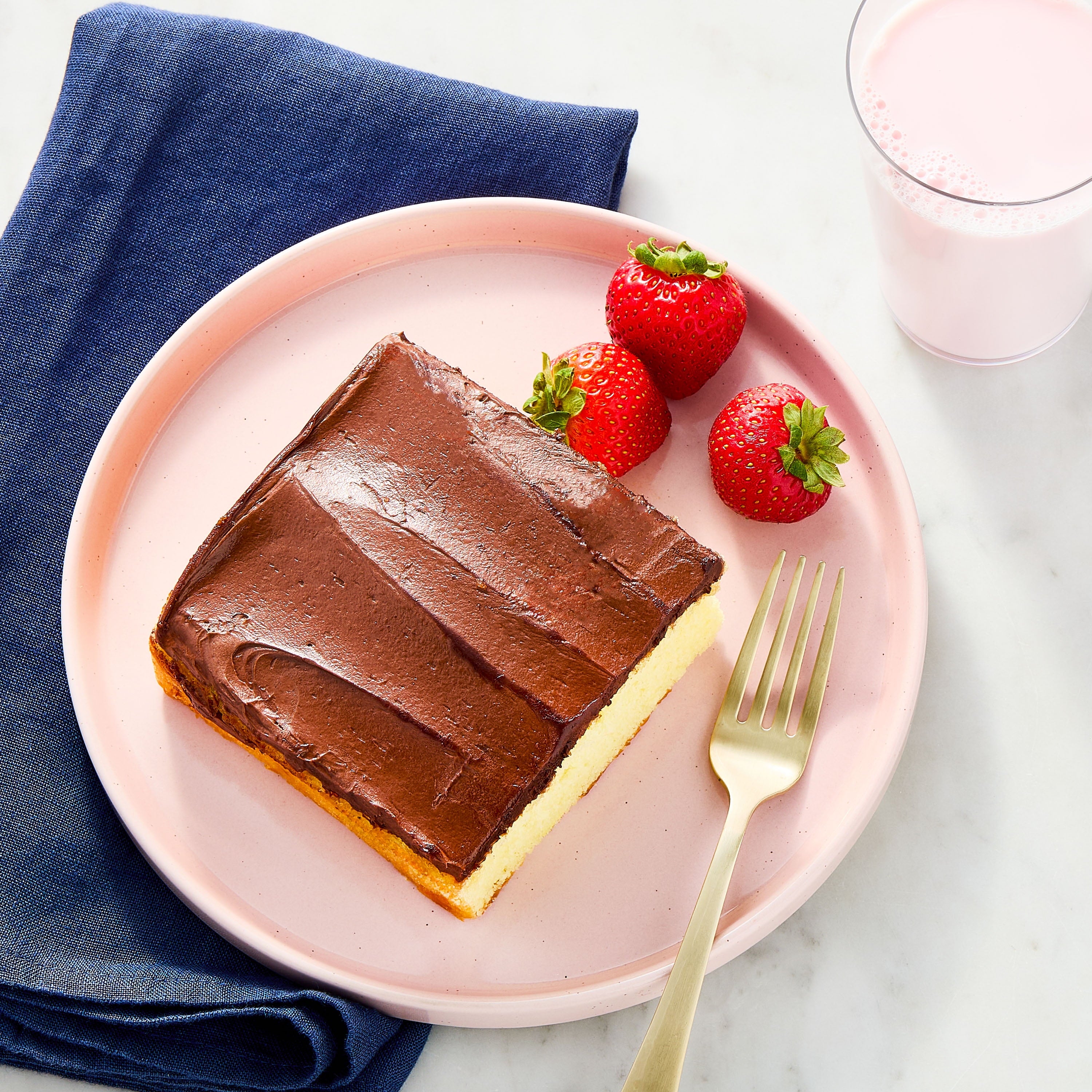 Yellow Cake Square With Chocolate Icing 6 Oz Freshness Guaranteed